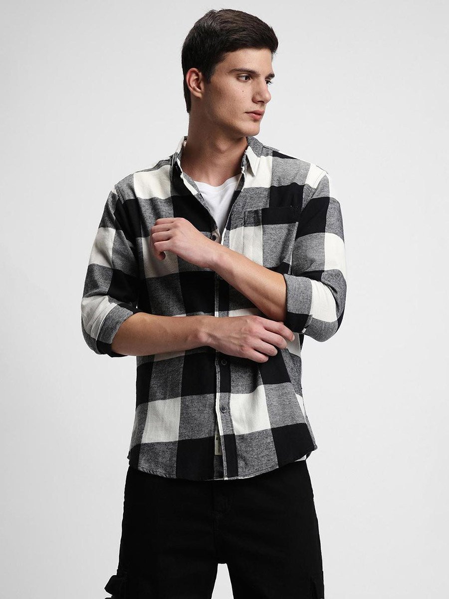 Men Buffalo Checked Slim Fit Casual Shirt