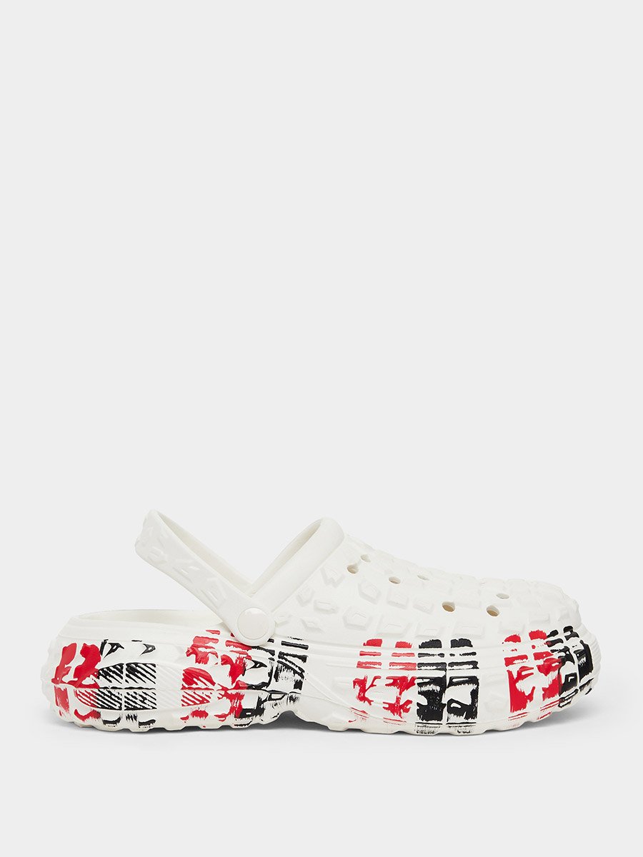 Printed Rugged Sole Strapped Clogs