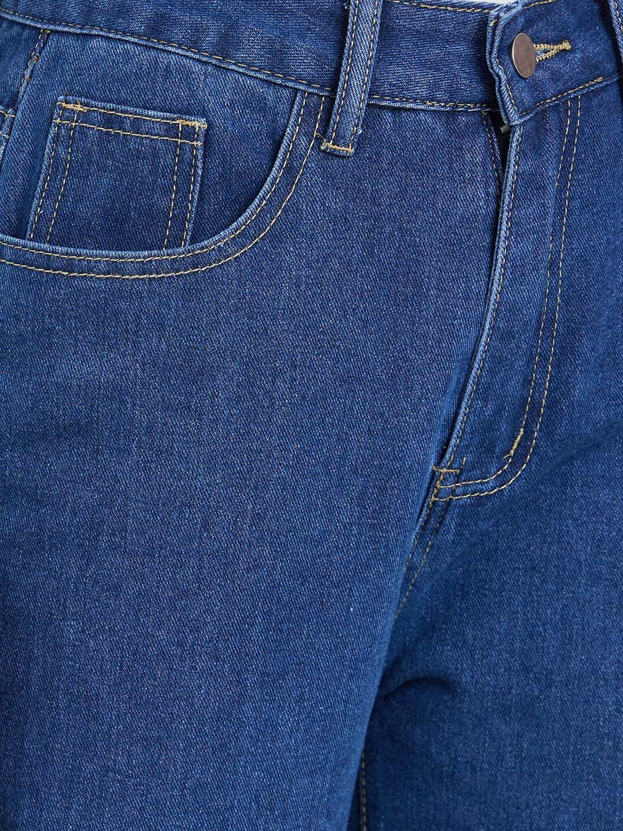جينز بأرجل واسعة وخصر عالي
