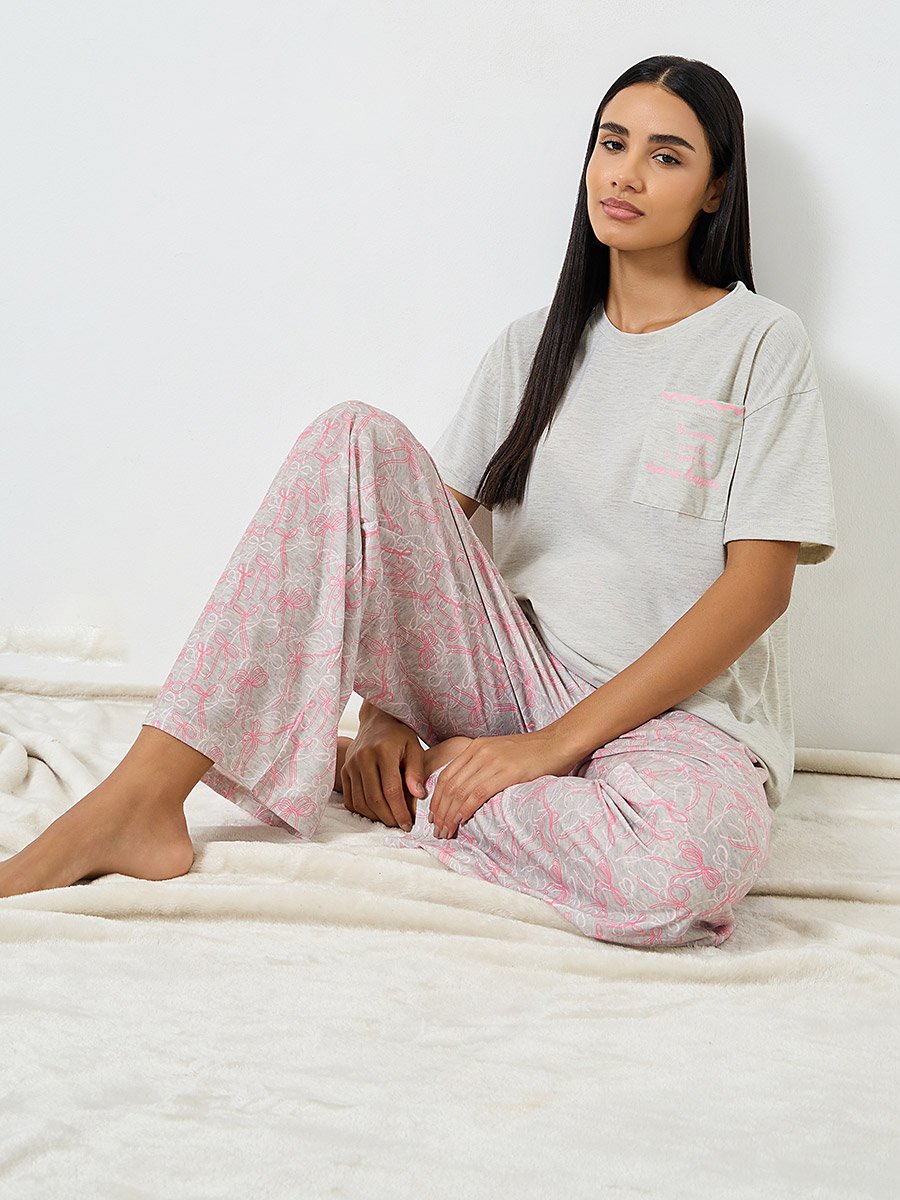 Slogan Trim Pocket T-Shirt and Bow Print Pyjama Set