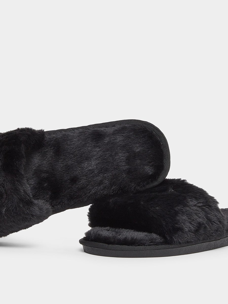 Solid Plush Heart Detail Slippers