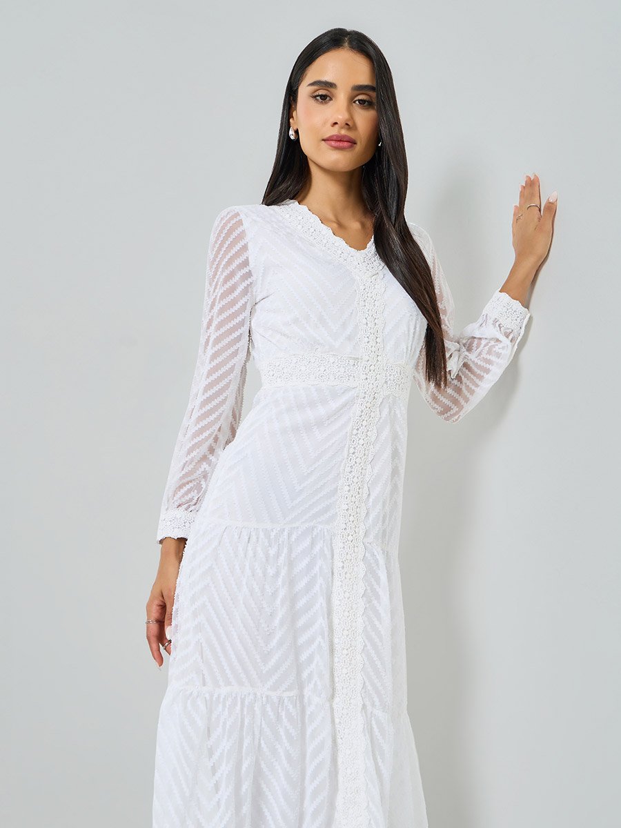 Off-White Lace Insert Long Sleeves Tiered Maxi Dress For Women at Kuwait |  Styli