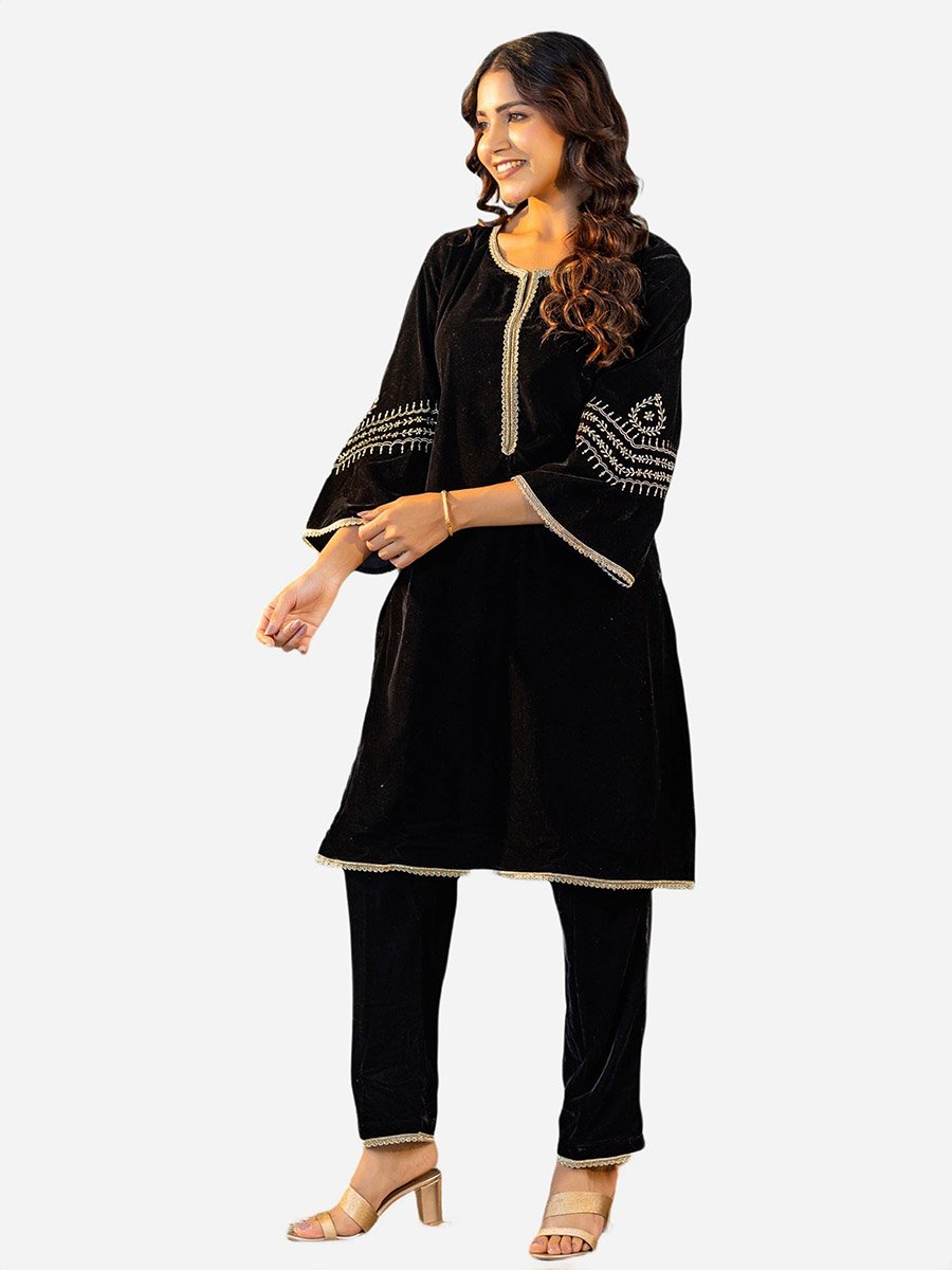 Women Embroidered Velvet Kurta and Pants Co-Ords