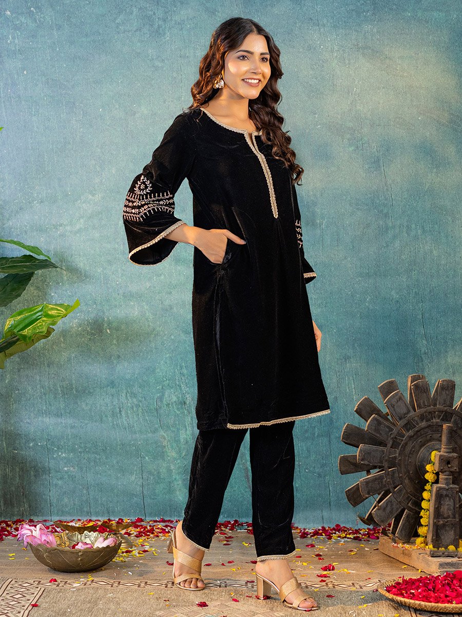 Women Embroidered Velvet Kurta and Pants Co-Ords