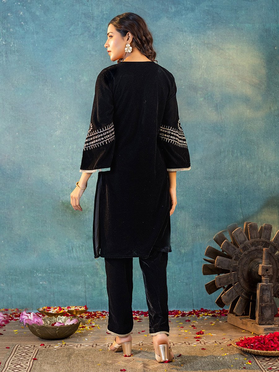 Women Embroidered Velvet Kurta and Pants Co-Ords