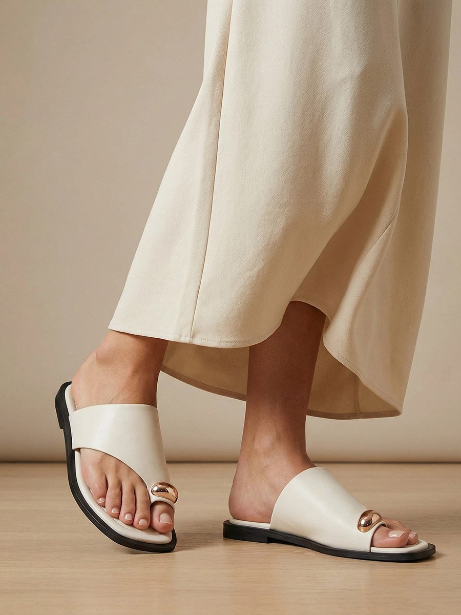Solid Toe Post Flat Sandals