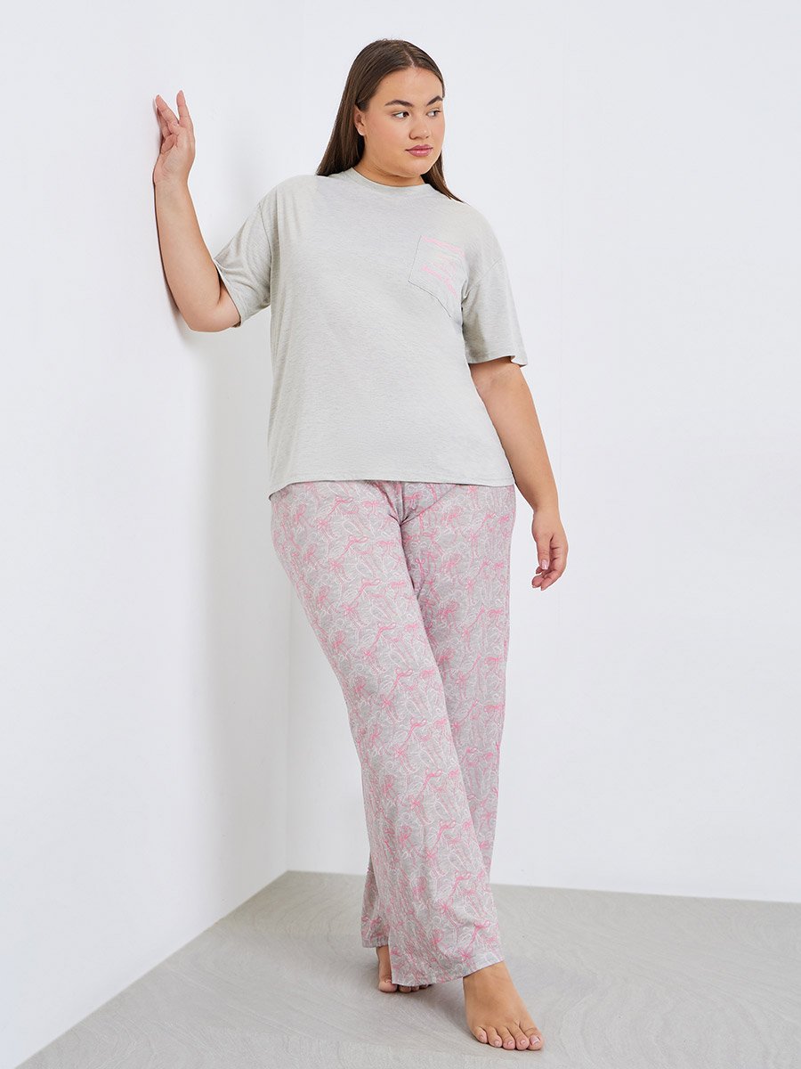 Plus Size Pocket Trim T-Shirt and Bow Print Pyjama Set