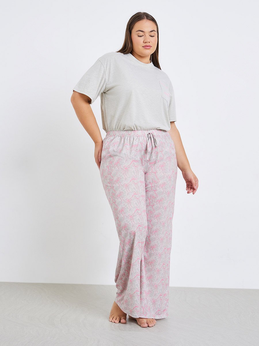 Plus Size Pocket Trim T-Shirt and Bow Print Pyjama Set
