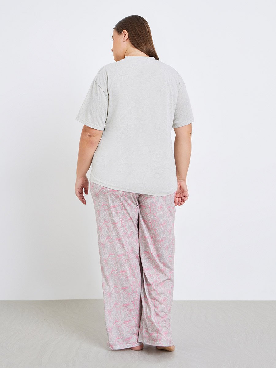 Plus Size Pocket Trim T-Shirt and Bow Print Pyjama Set