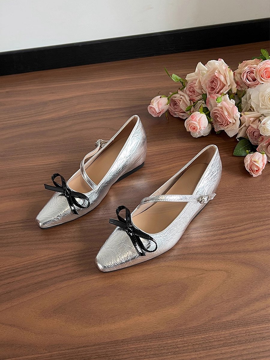 Women Silver Bow Detail Pointed Toe Shoes
