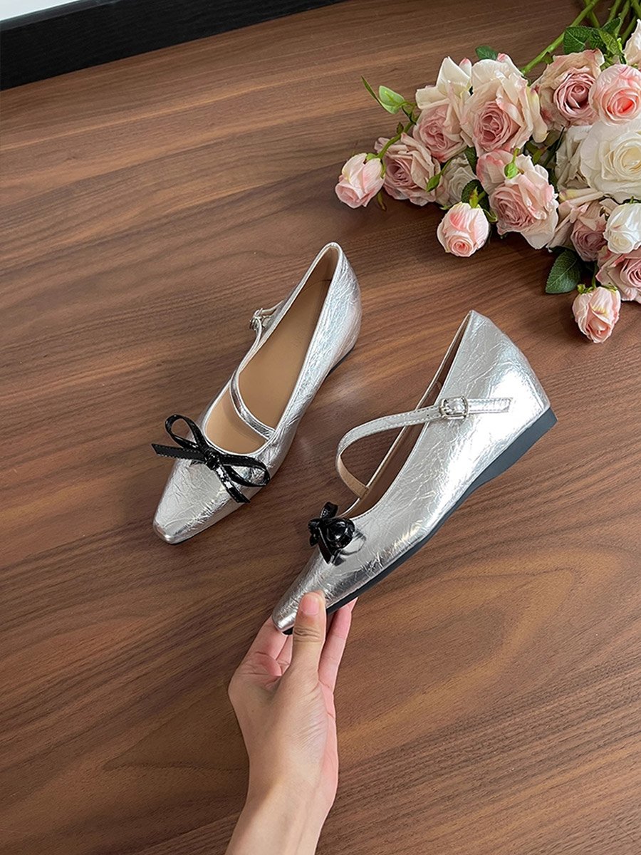 Women Silver Bow Detail Pointed Toe Shoes