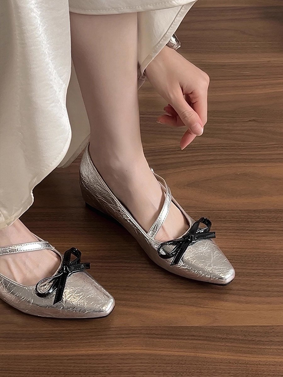 Women Silver Bow Detail Pointed Toe Shoes