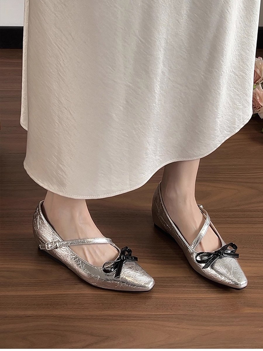 Women Silver Bow Detail Pointed Toe Shoes