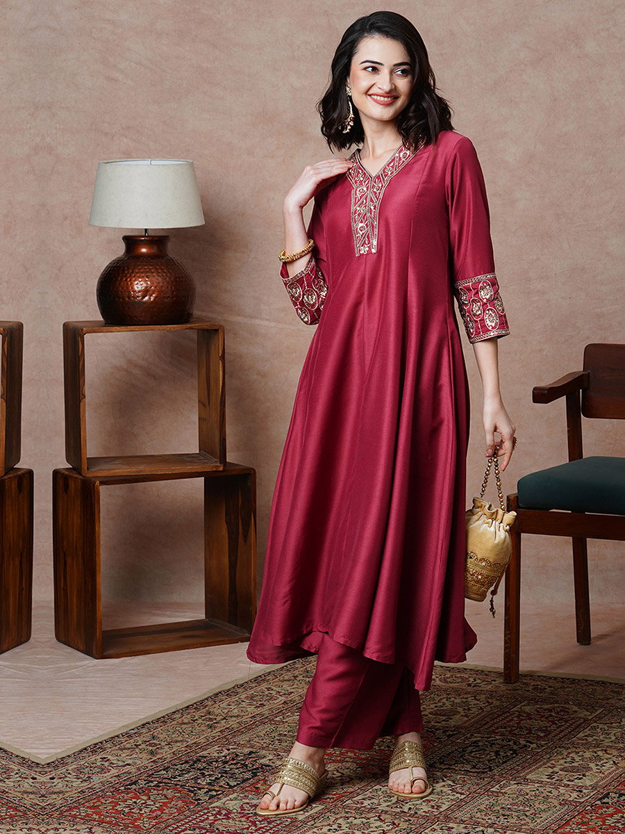 Women Astro Dust Floral Embroidered Kurta with Pants Set