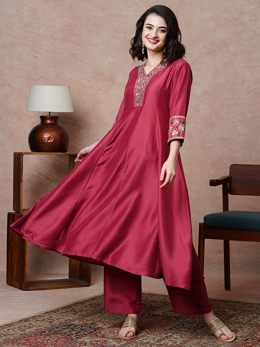 Women Astro Dust Floral Embroidered Kurta with Pants Set