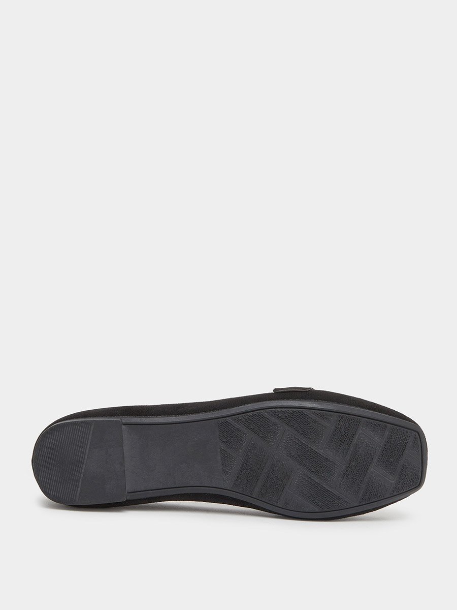 Solid Metal Chain Detail Flat Shoes