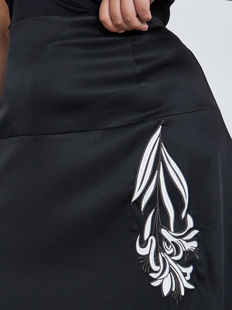 Plus Size Women Black Floral Print Skirt