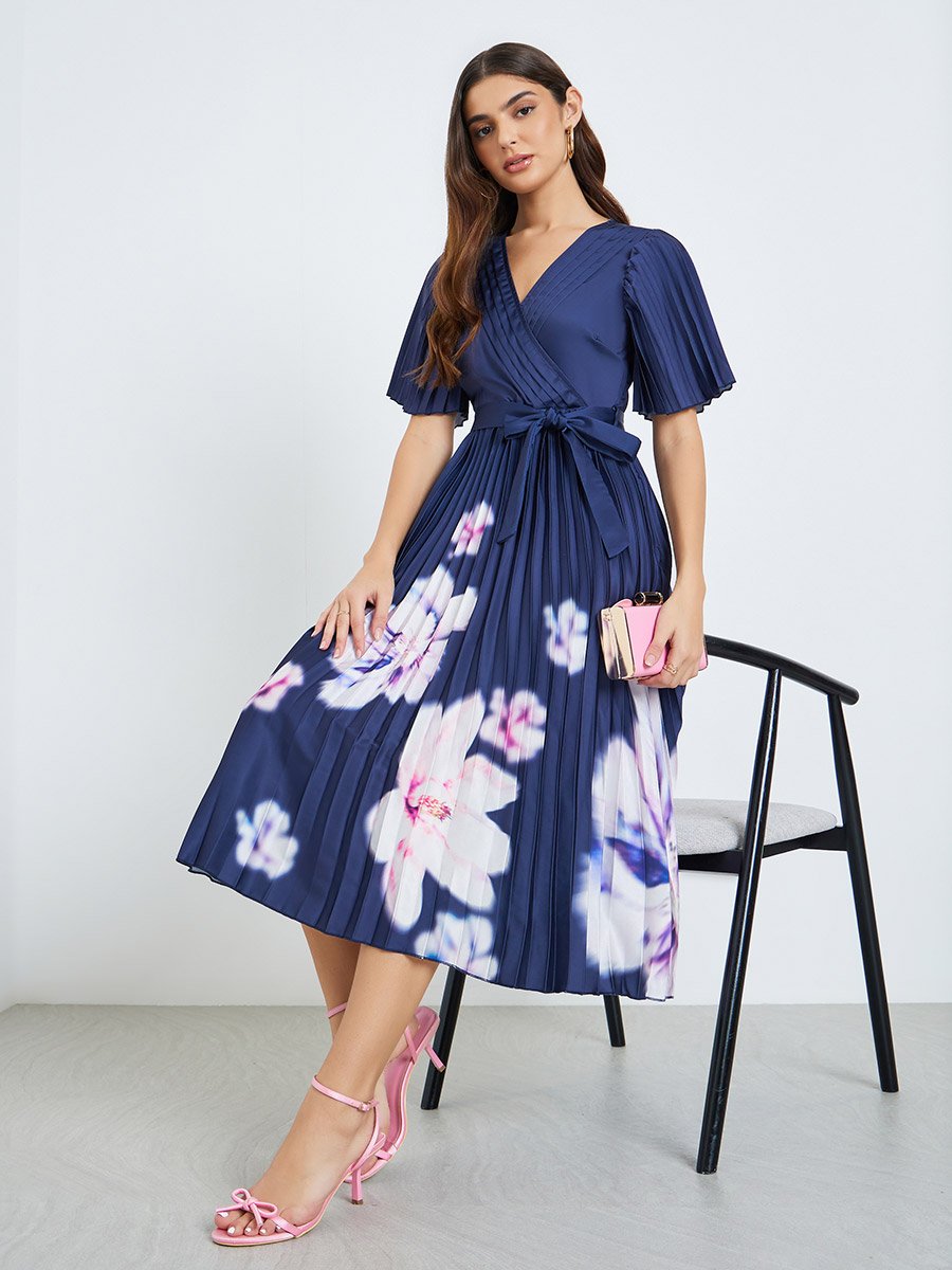 Navy Blue Floral Pleated Wrap Midi Dress For Women at Bahrain | Styli