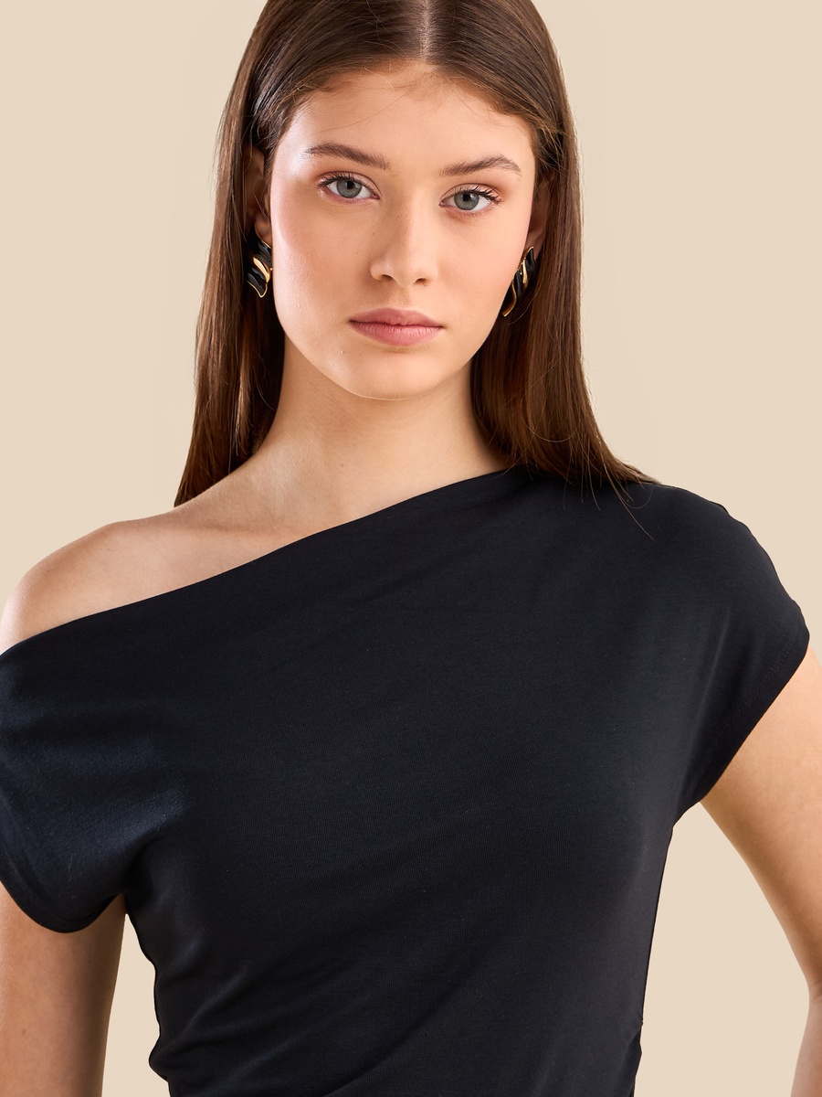 Plain One Shoulder Top