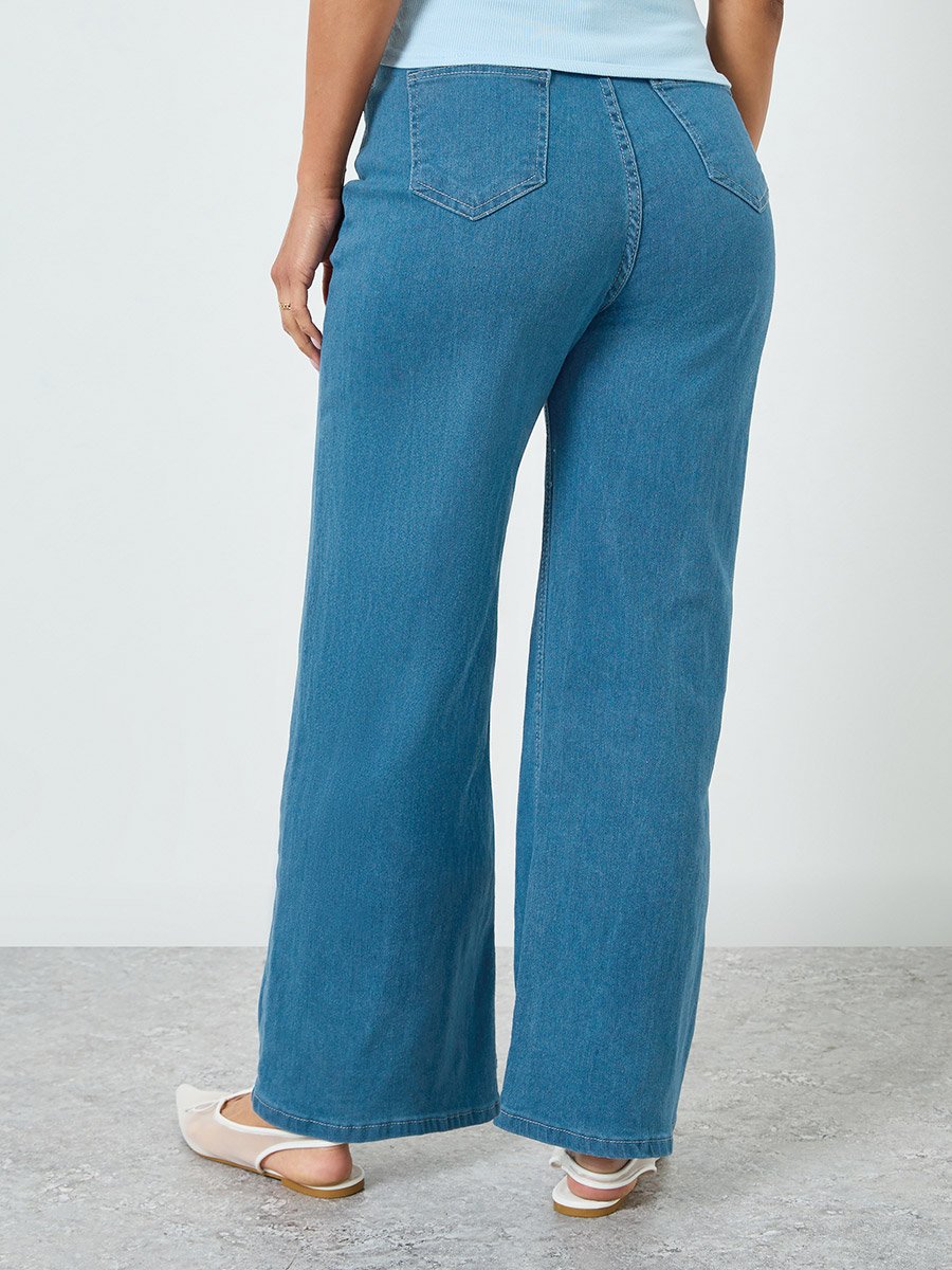 Women Blue Straight Fit Washed Jeans