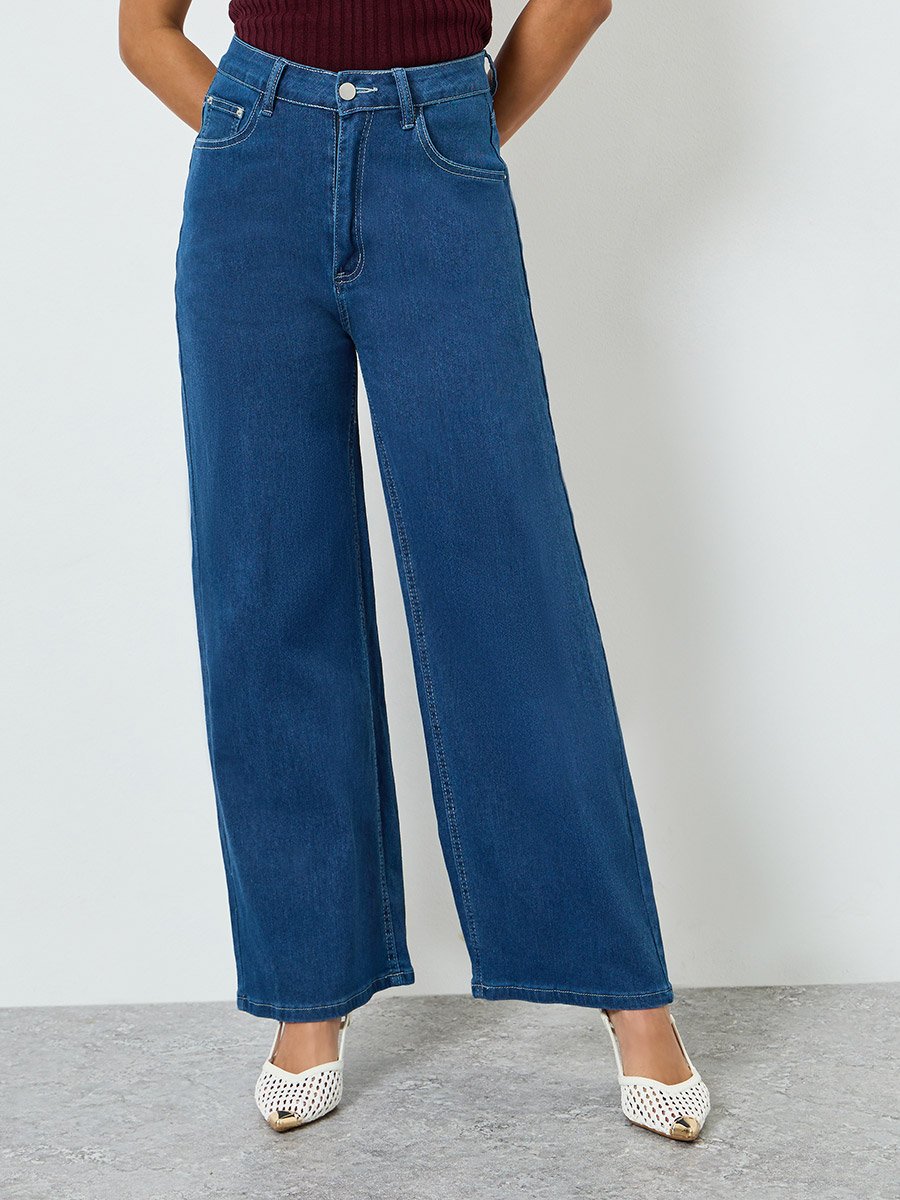 Women Basic Straight Leg Washed Jeans