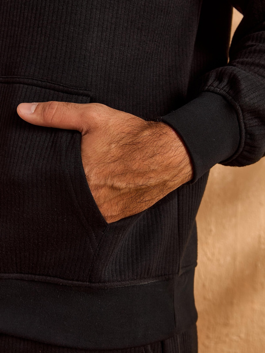 سويت شيرت جاكار بارز الملمس بقبعة