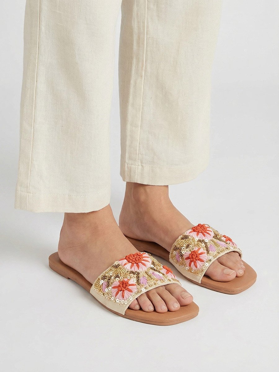 Women Embellished Flat Sandals