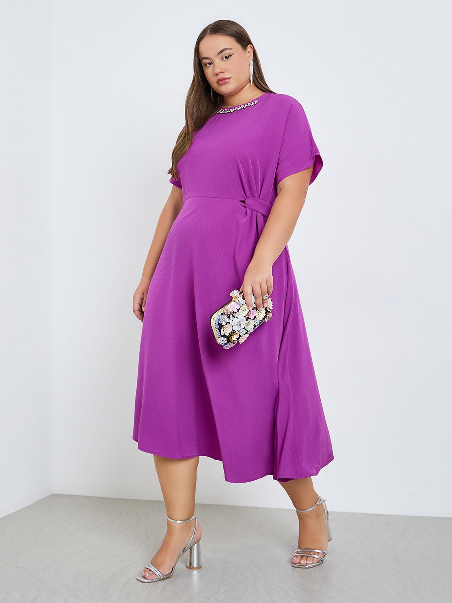 Plus Size Embellished Short Sleeve A-Line Midi Dress For Women at Oman |  Styli