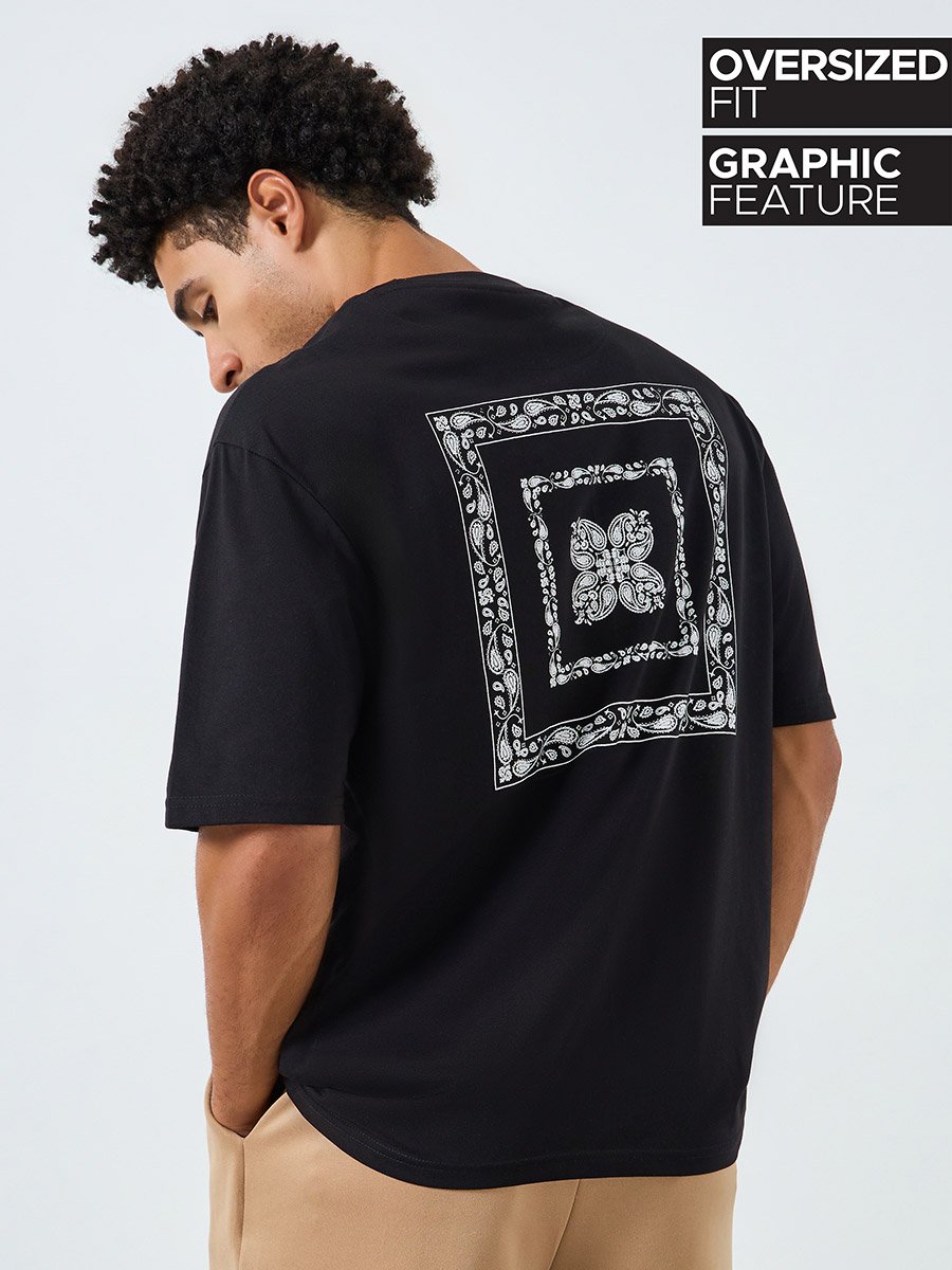 Men Black Oversized Graphic Print Crew Neck T-Shirt