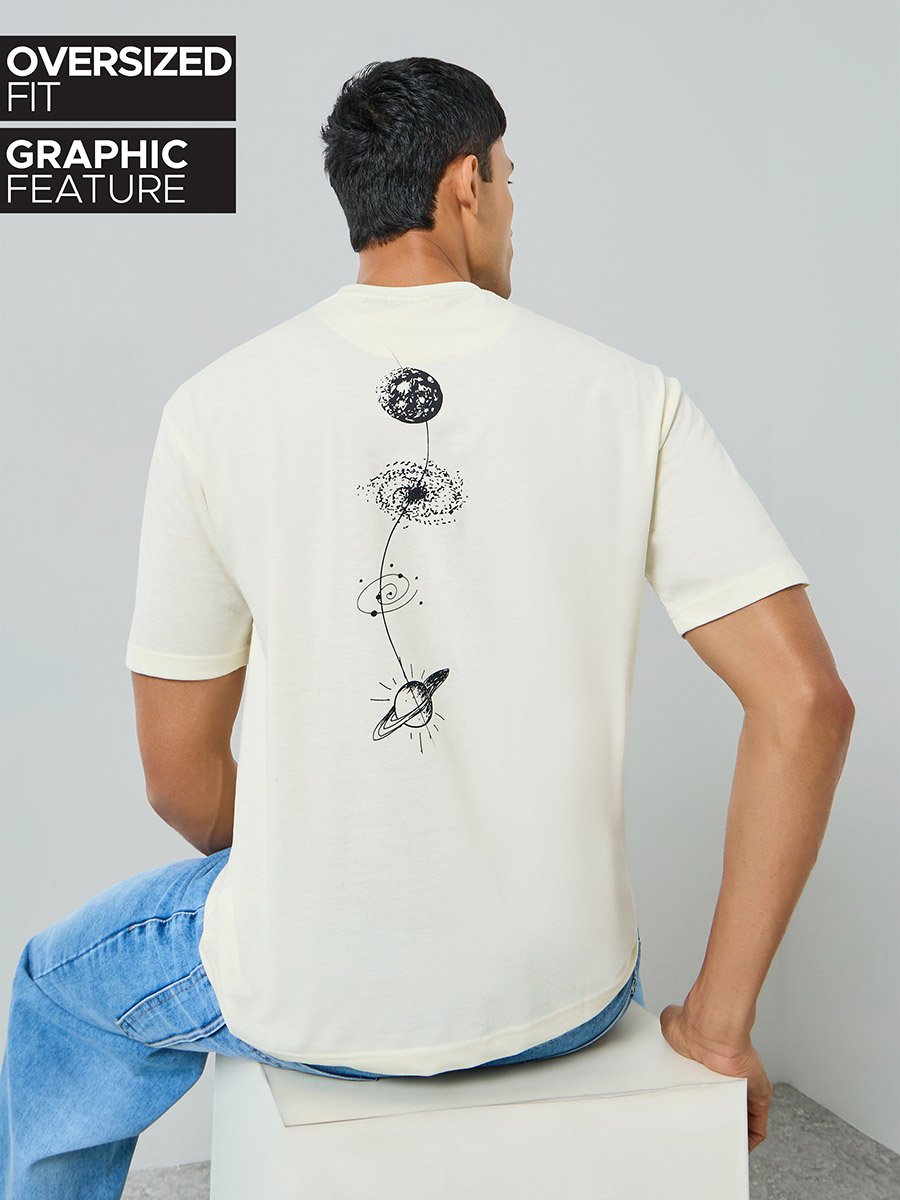 تيشيرت بطبعة رسومات وقصة واسعة
