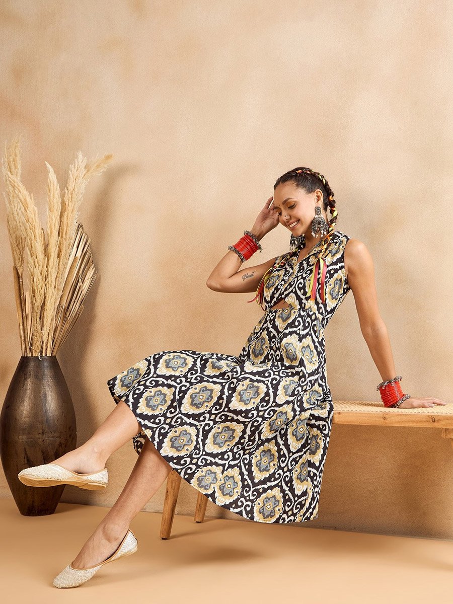 Women Black Printed Sleeveless Knee-Length Dress