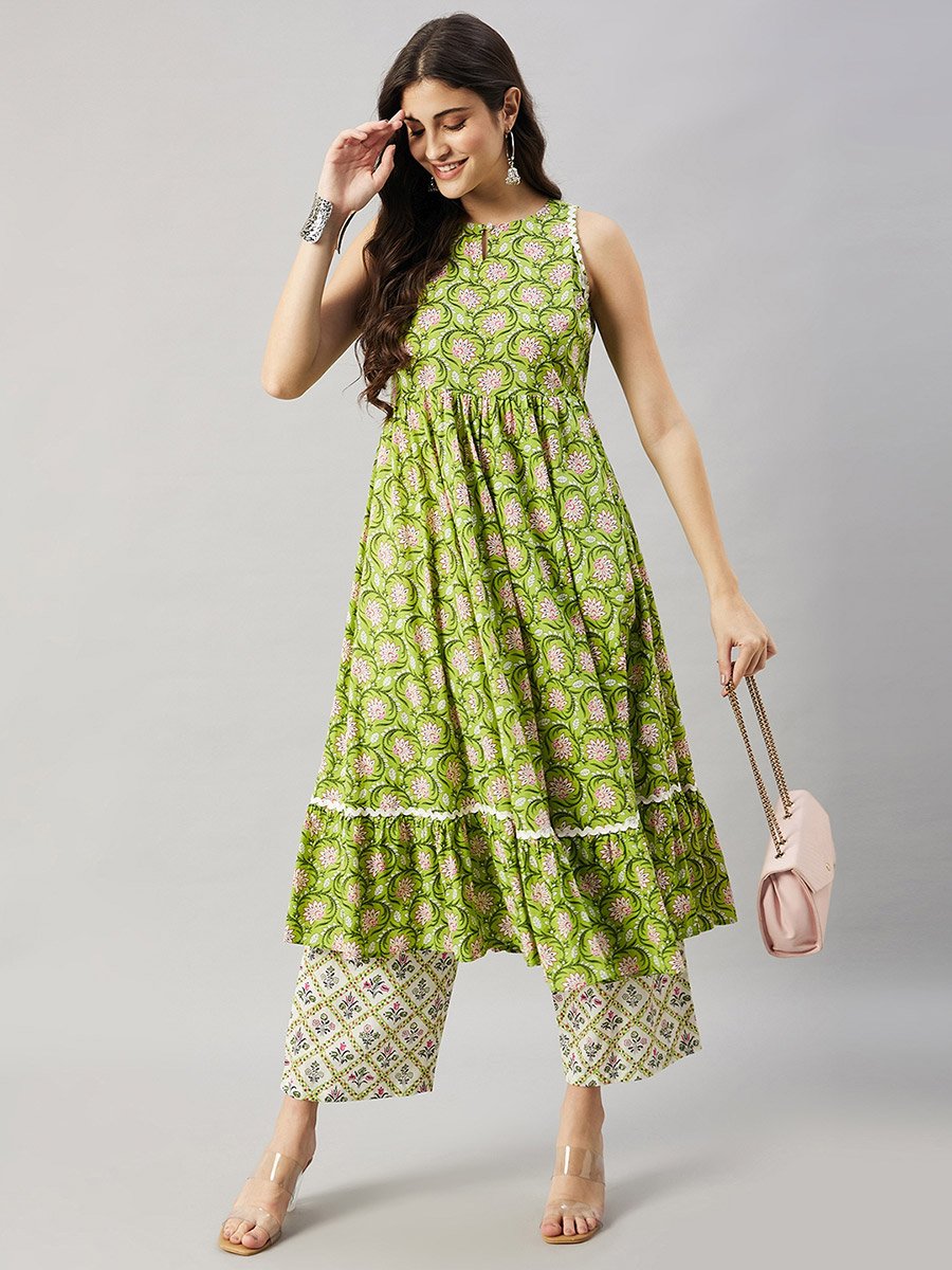 Woman Green Printed Flared Kurta with Trousers Set
