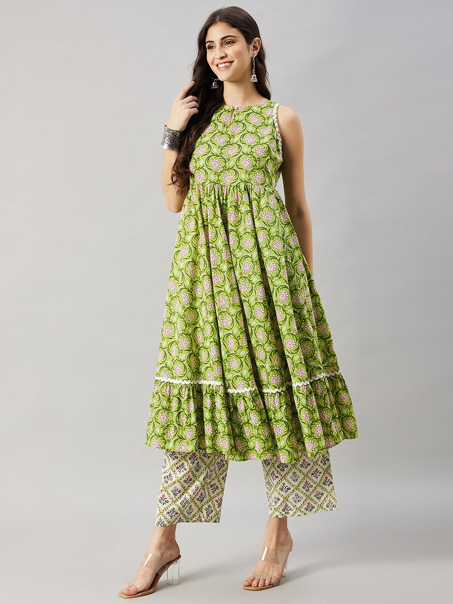 Woman Green Printed Flared Kurta with Trousers Set