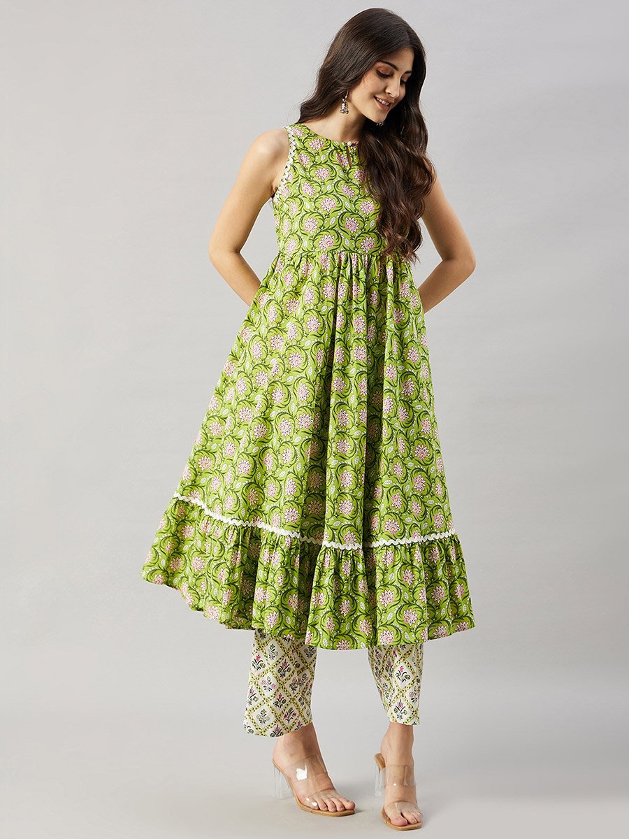Woman Green Printed Flared Kurta with Trousers Set