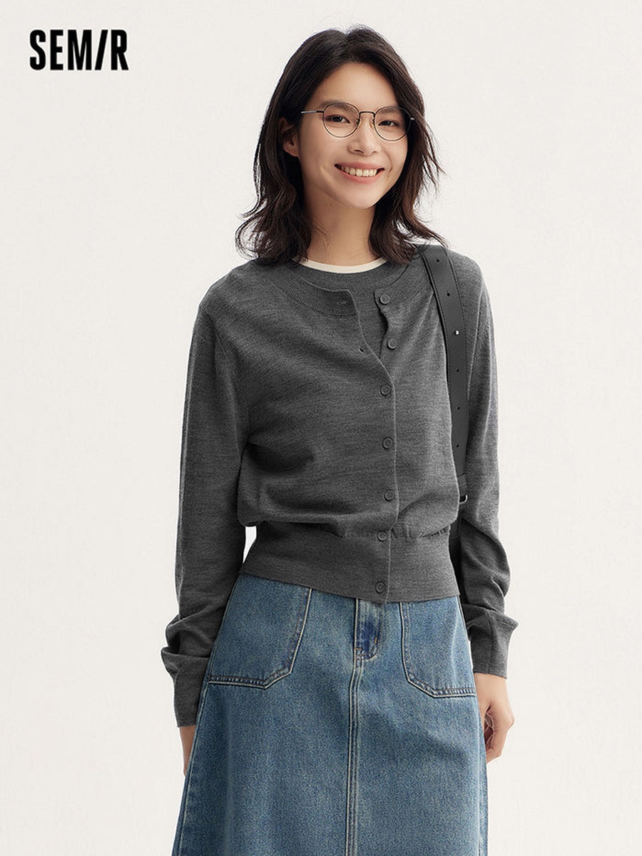 Women Solid Colored Knitted Cardigan