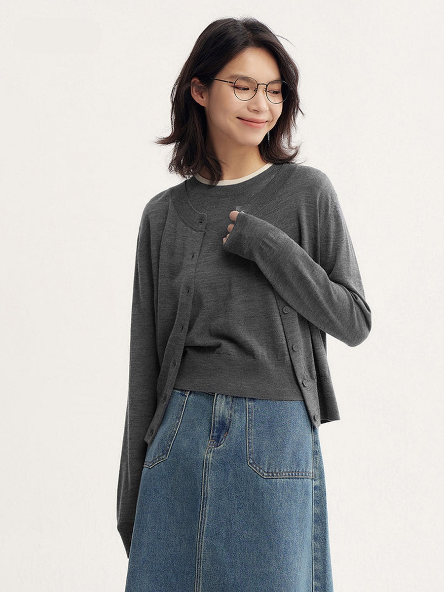 Women Solid Colored Knitted Cardigan