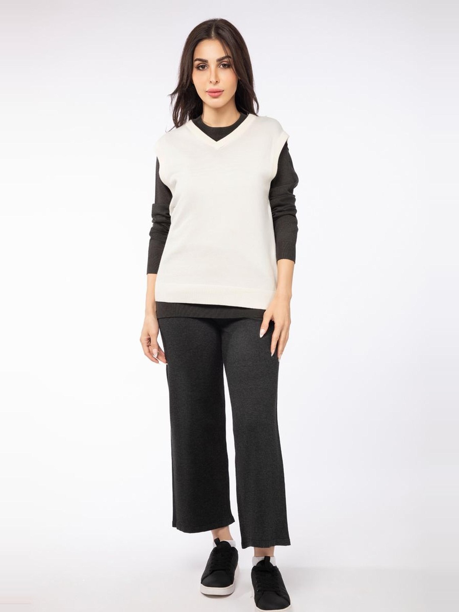 Sleeveless Knitted Sweater