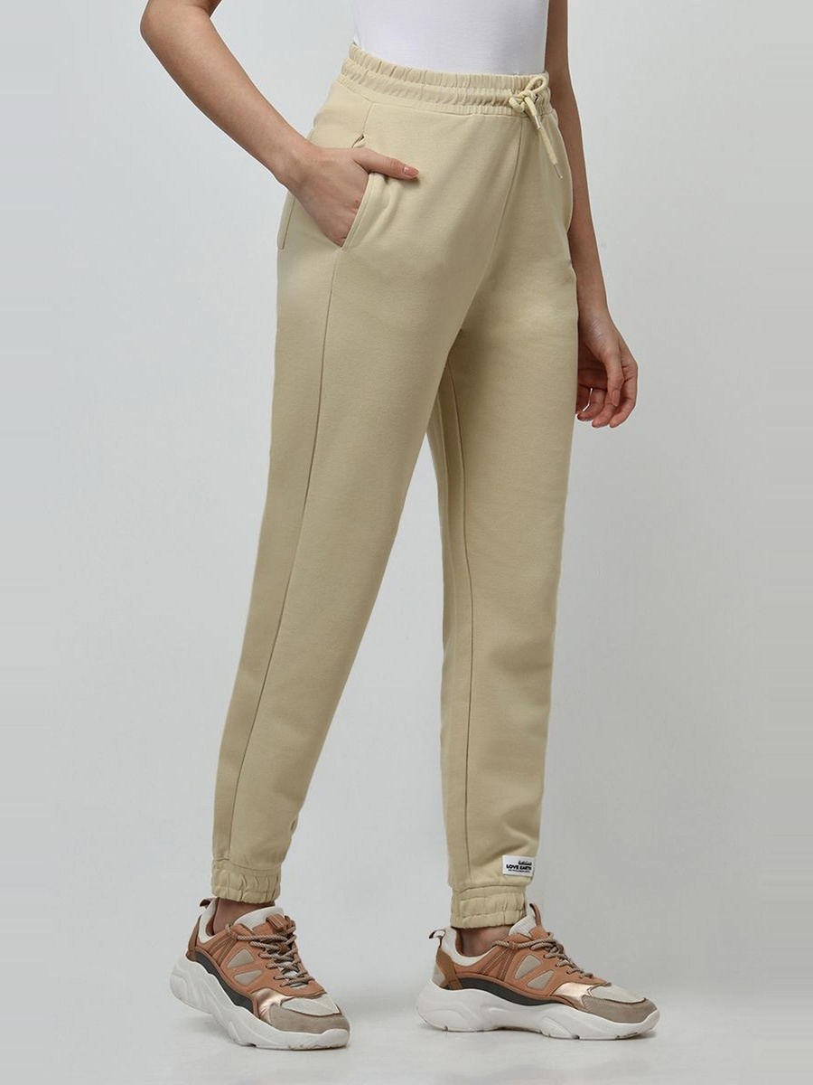 بنطال رياضي بخامة مستدامة
