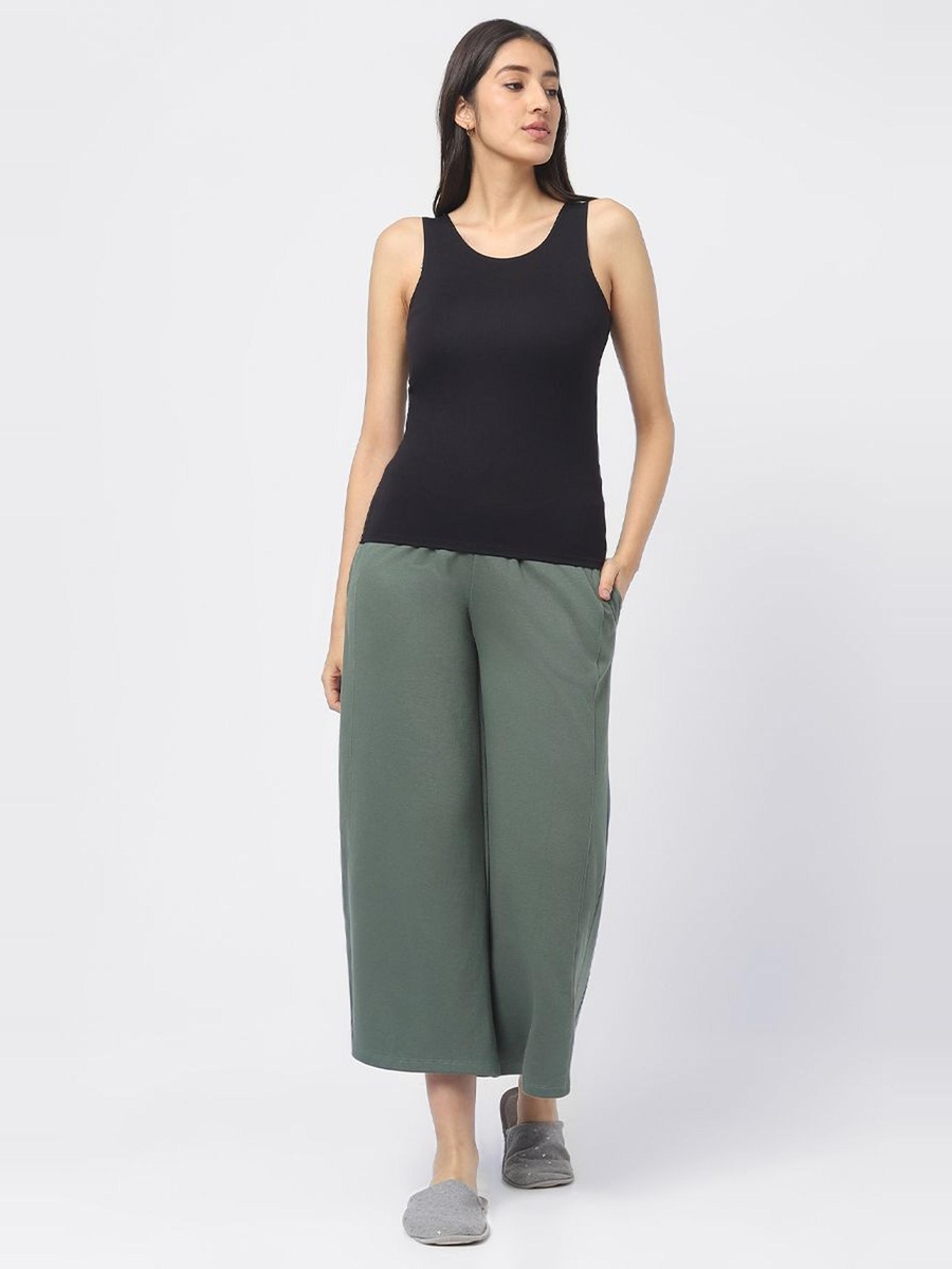 Sleeveless Basic T-Shirt