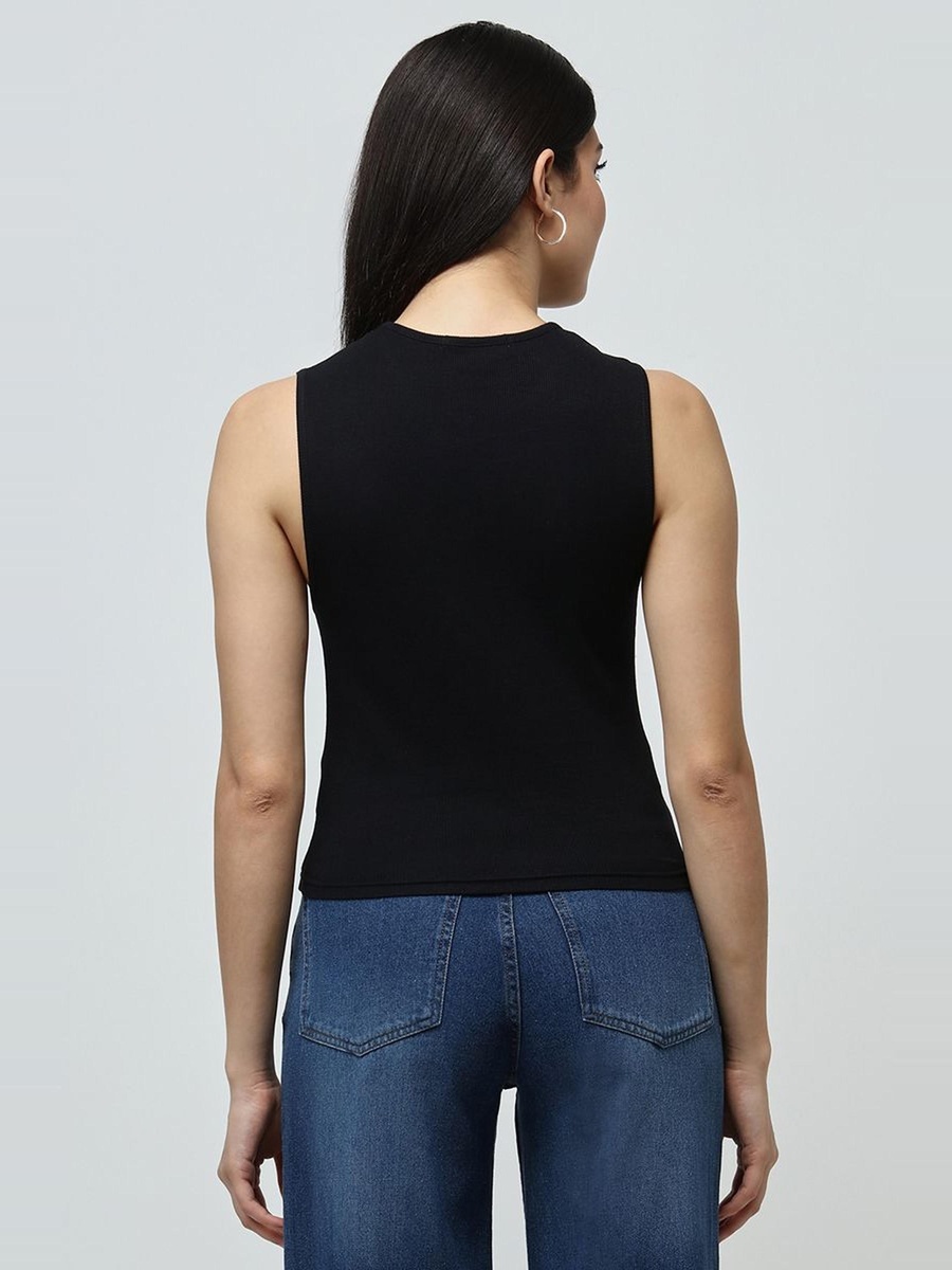 Sleeveless Basic T-Shirt