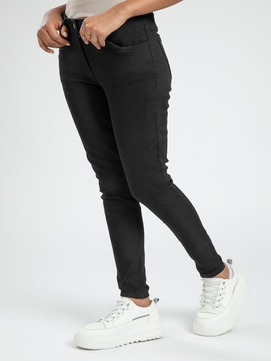 Elevated Basic Women Skinny Jeans Solid Color with Stretch Fabric