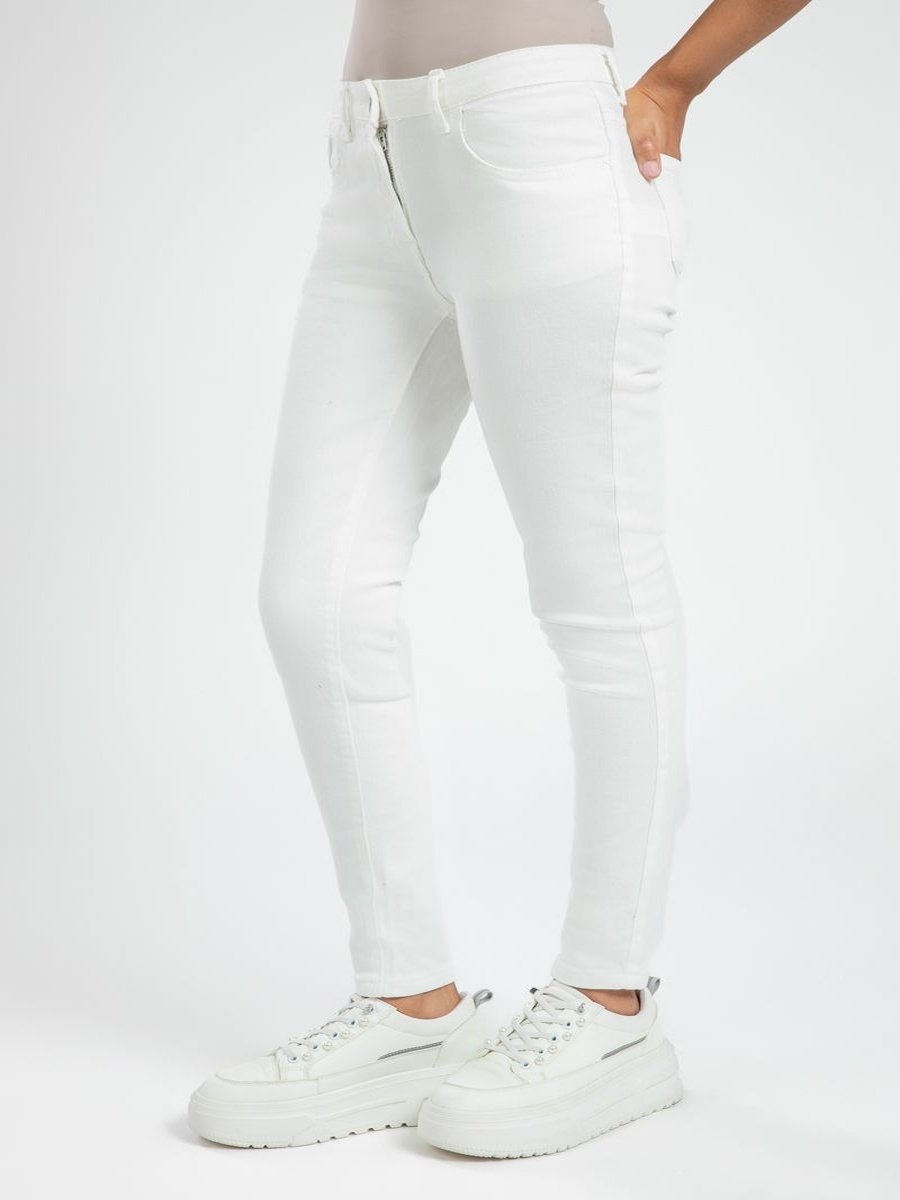Elevated Basic Women Skinny Jeans Solid Color with Stretch Fabric