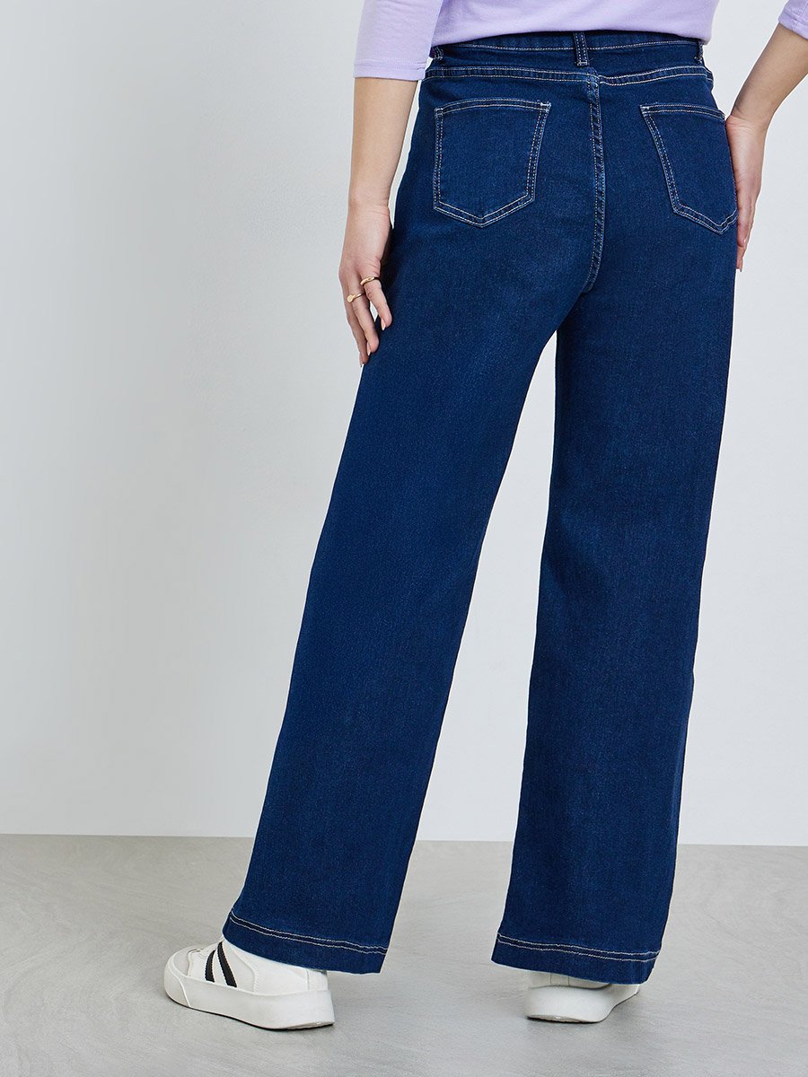Women Straight Fit Jeans with Pockets