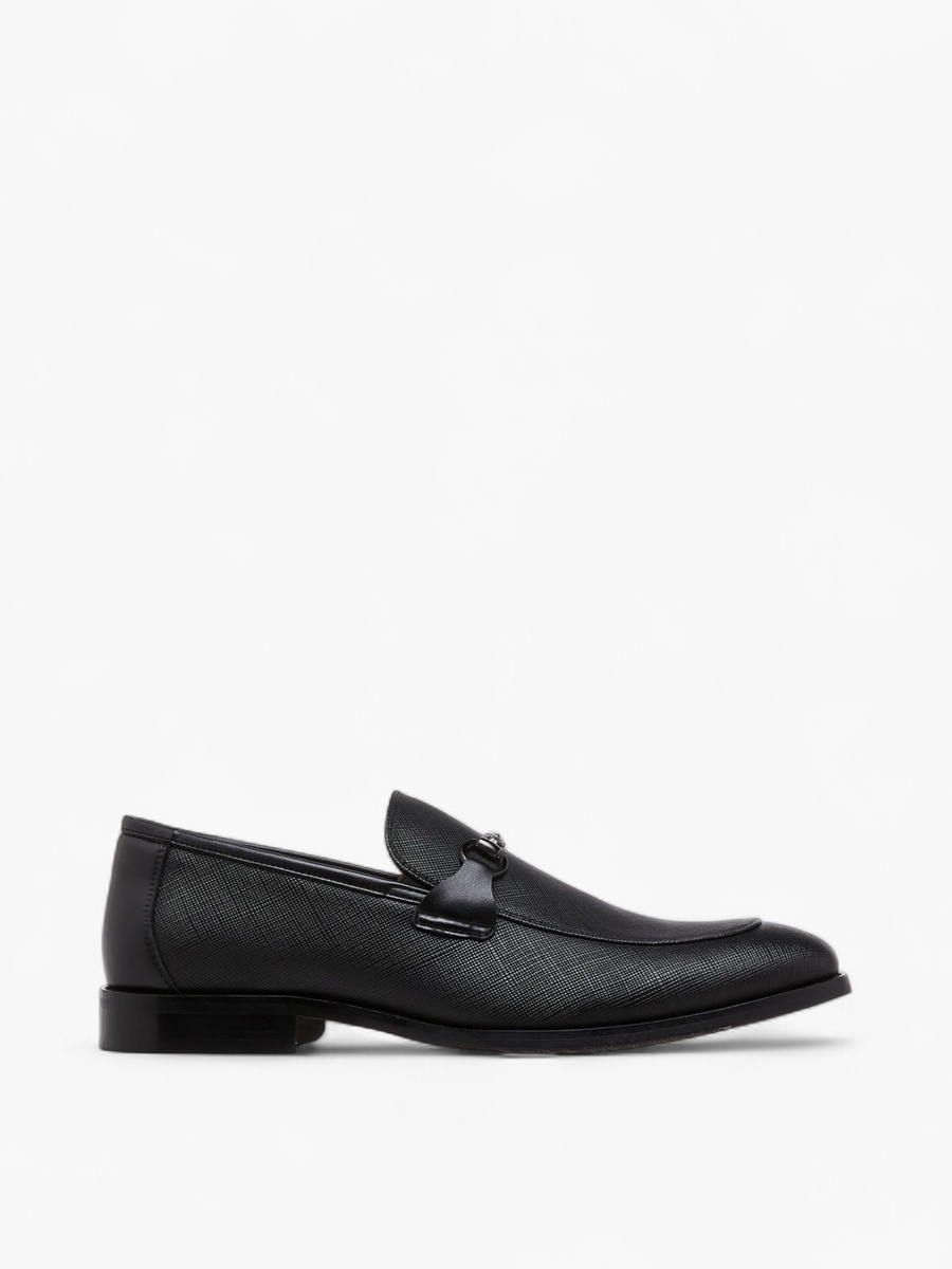 Men Metal Accent Loafers