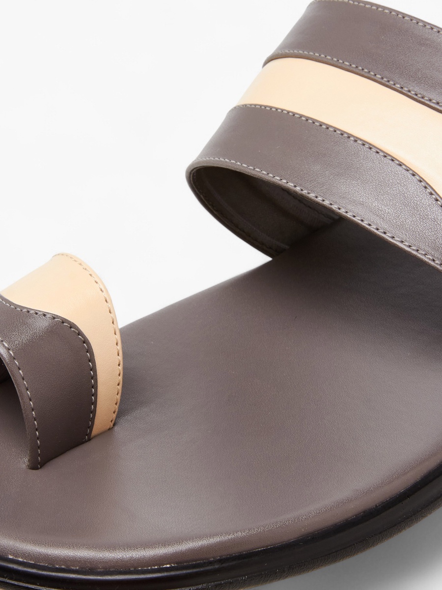 Men Colourblock Toe Loop Detail Arabic Sandals