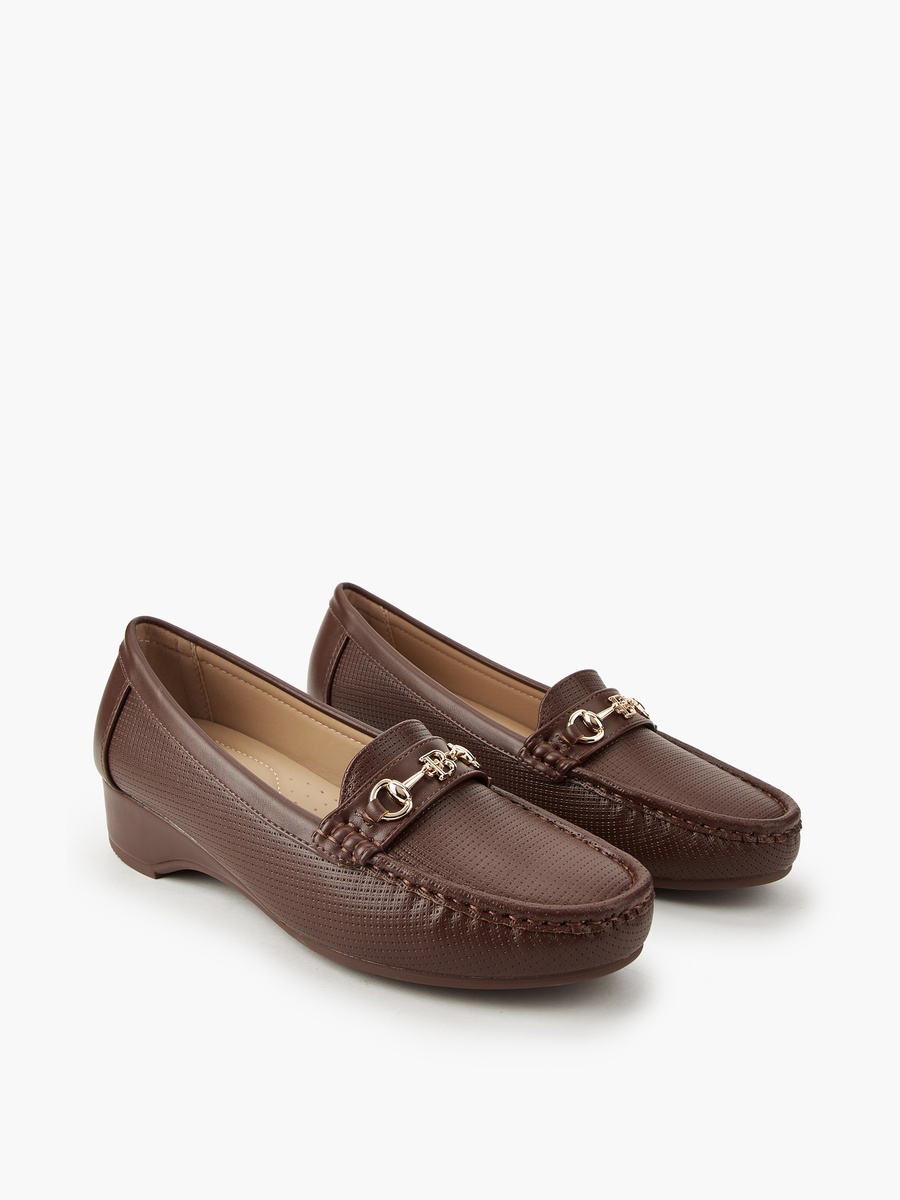 Women Buckle Accent Loafers