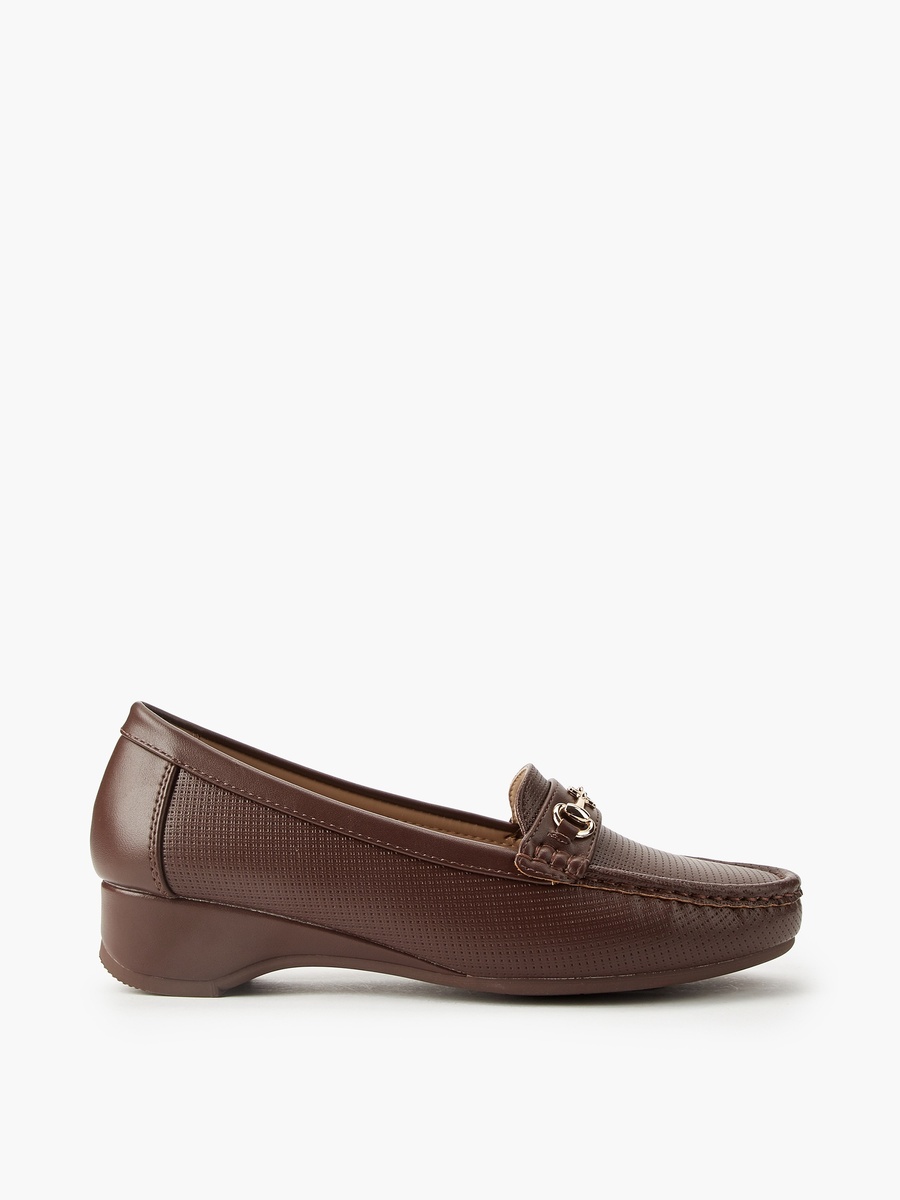 Women Buckle Accent Loafers