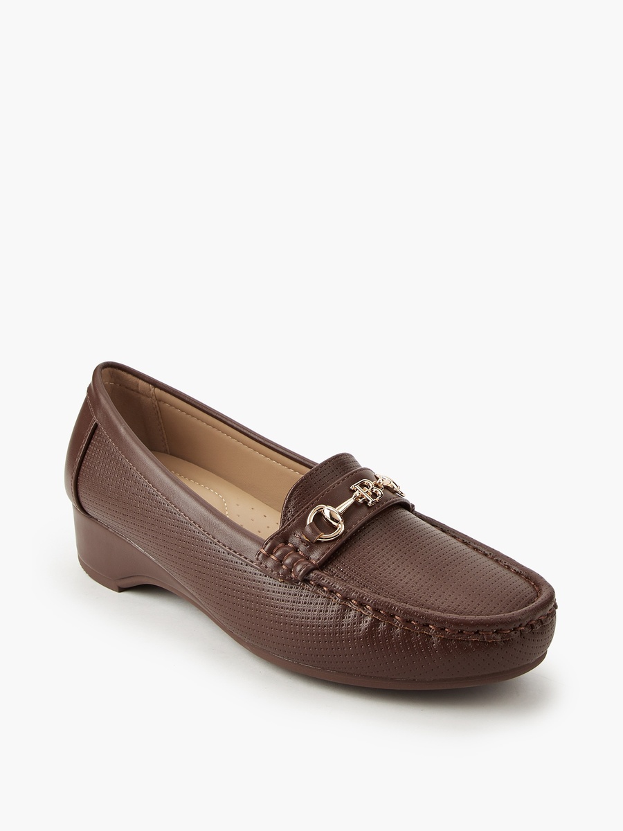 Women Buckle Accent Loafers
