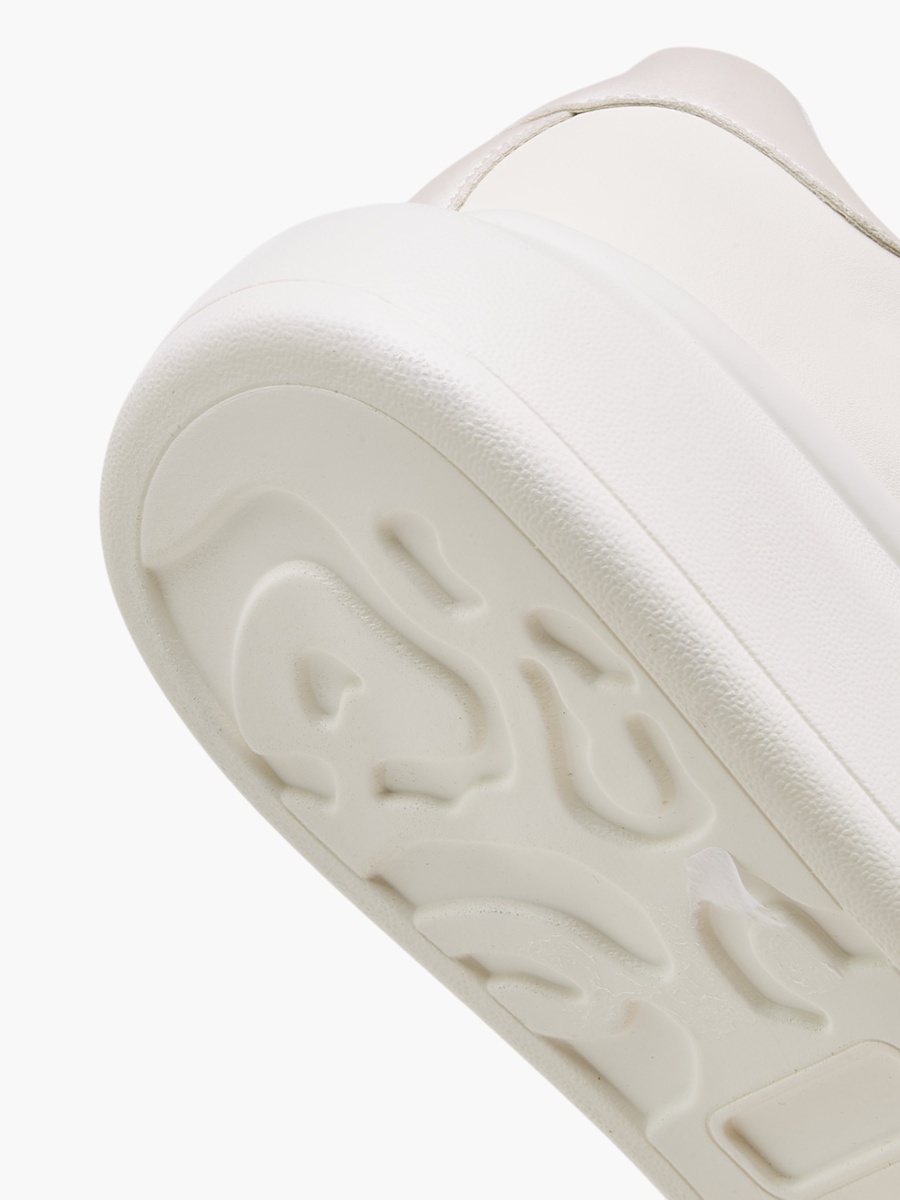 Women Pearl Embellished Sneakers