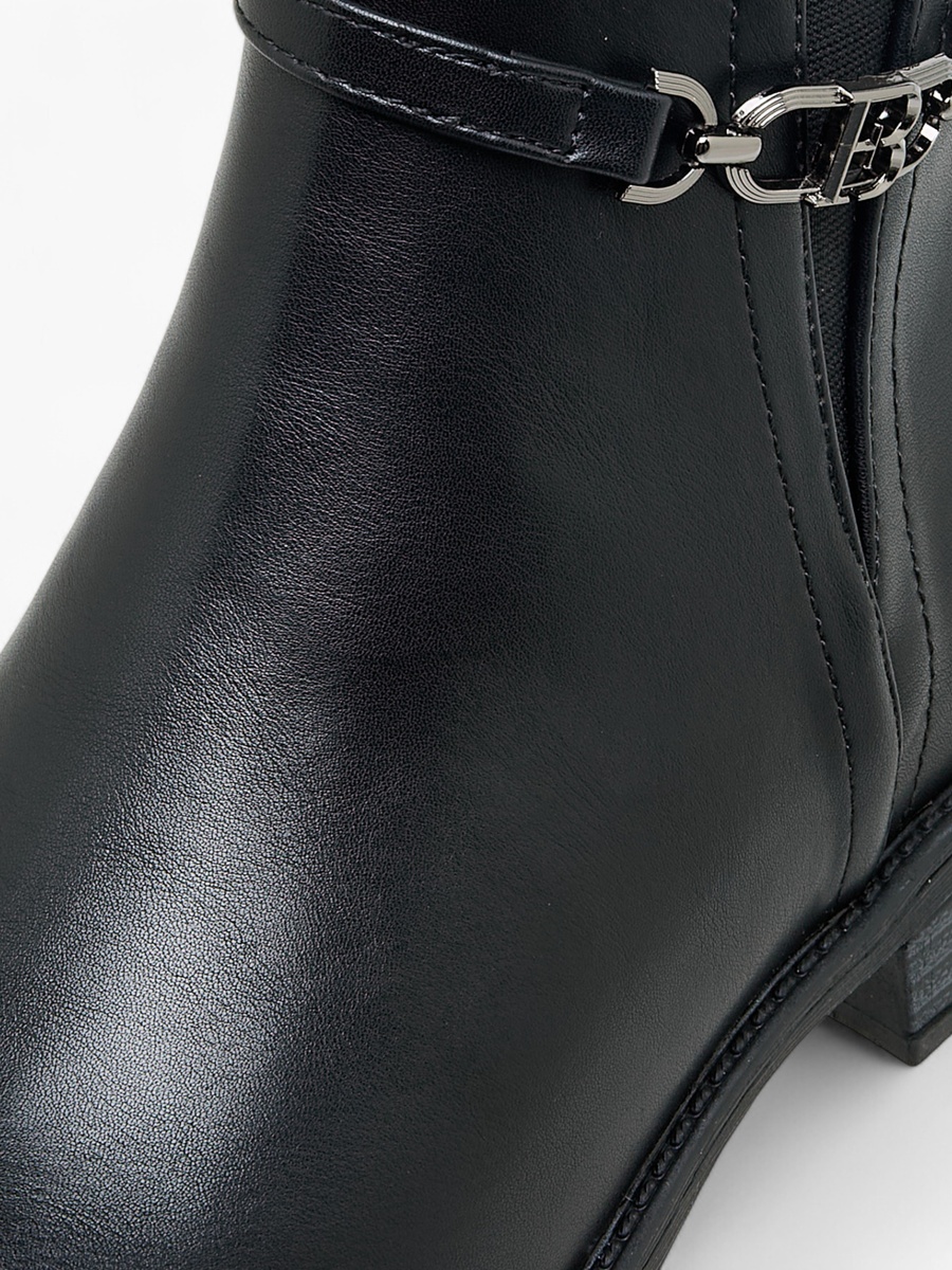 Women Zip Closure Ankle Boots